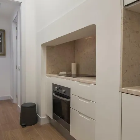 High Ceiling Duplex At Cais Do Sodre Lisbona