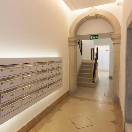 High Ceiling Duplex At Cais Do Sodre * Lisboa