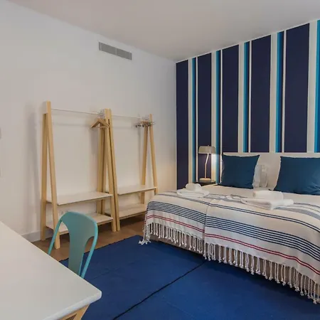 Апартаменты High Ceiling Duplex At Cais Do Sodre