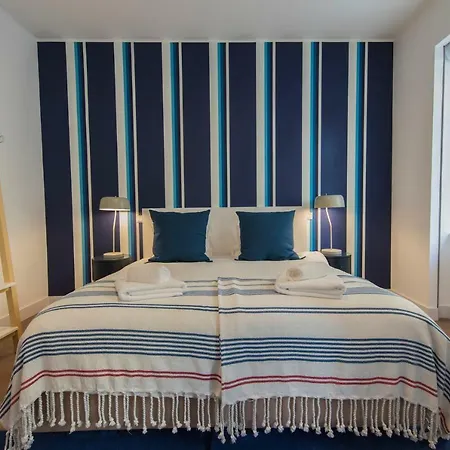 High Ceiling Duplex At Cais Do Sodre Апартаменты Лиссабон