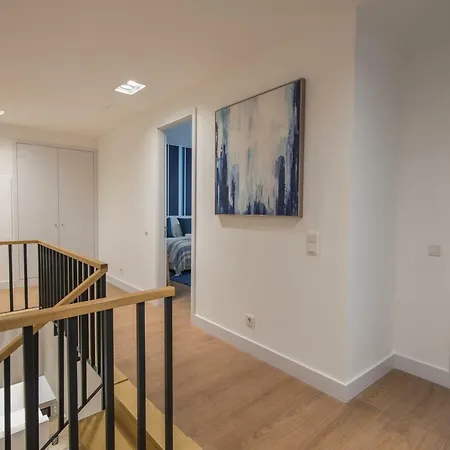 High Ceiling Duplex At Cais Do Sodre *