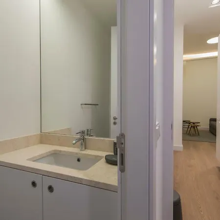 Апартаменты High Ceiling Duplex At Cais Do Sodre