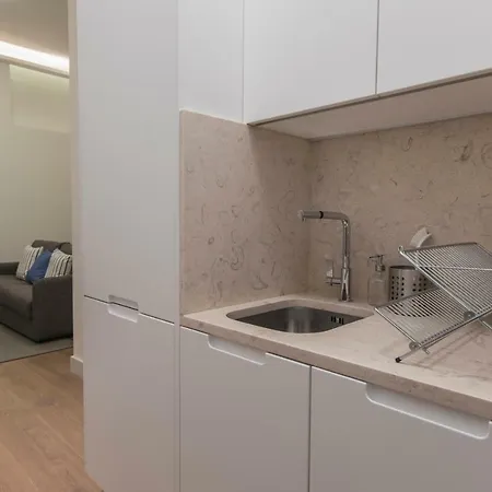 High Ceiling Duplex At Cais Do Sodre ליסבון