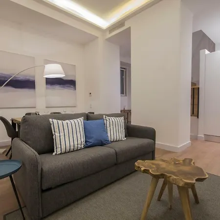 High Ceiling Duplex At Cais Do Sodre