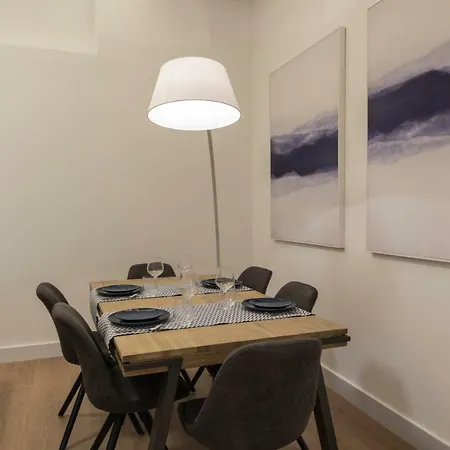 דירה High Ceiling Duplex At Cais Do Sodre *