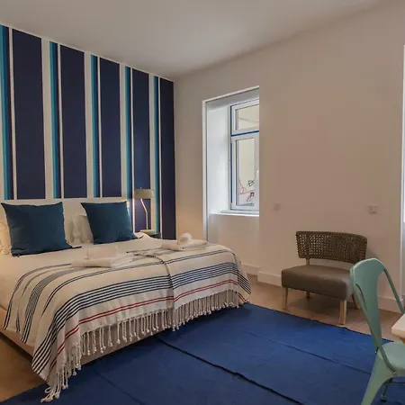 דירה High Ceiling Duplex At Cais Do Sodre *