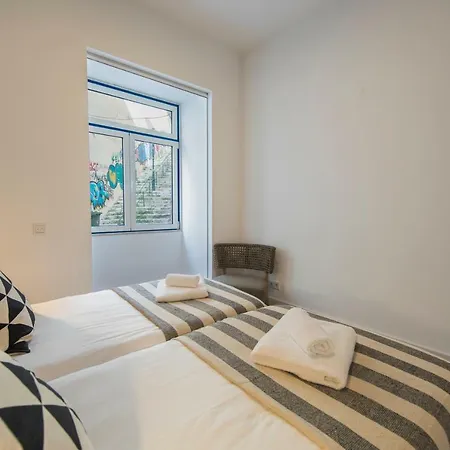 דירה High Ceiling Duplex At Cais Do Sodre ליסבון