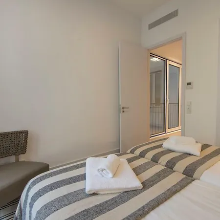 High Ceiling Duplex At Cais Do Sodre ליסבון