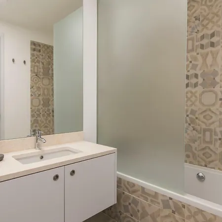 דירה High Ceiling Duplex At Cais Do Sodre