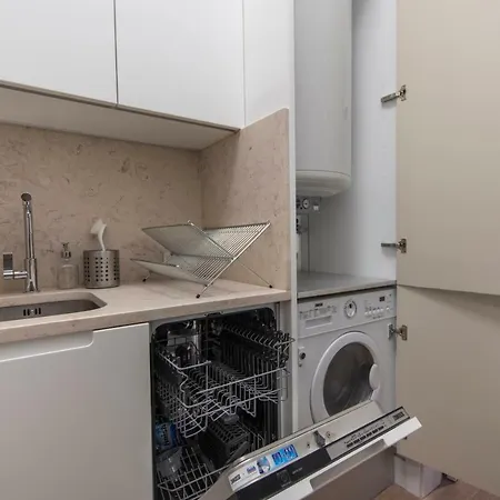 High Ceiling Duplex At Cais Do Sodre Apartman