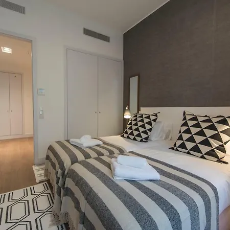 High Ceiling Duplex At Cais Do Sodre Lisboa