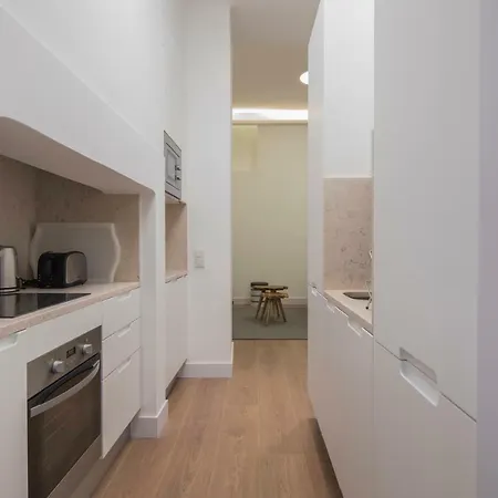High Ceiling Duplex At Cais Do Sodre Apartman *